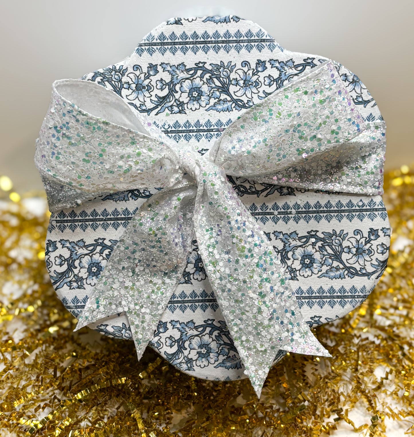 Always in Bloom Gift Set – Kate Spade Daisy Earrings & Floral Scented Hand Crème