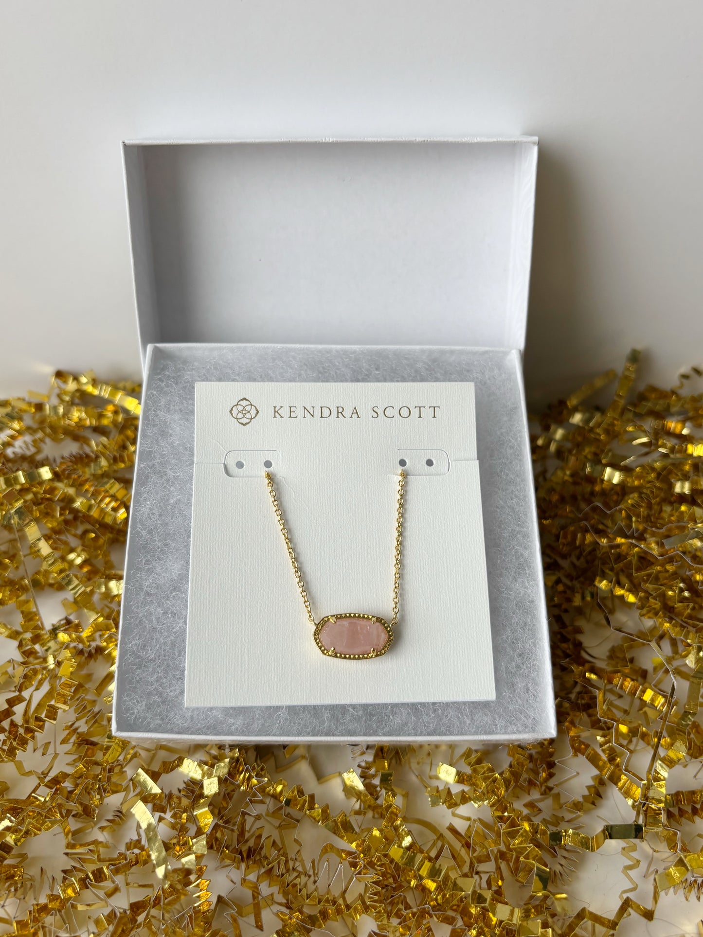 Pretty in Pink- Luxury Gift Box for Teens & Women with Jewelry, Beauty & Accessories